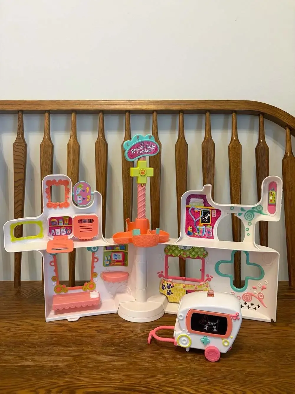 Littlest Pet Shop Rescue Tails Center Hospital Playset